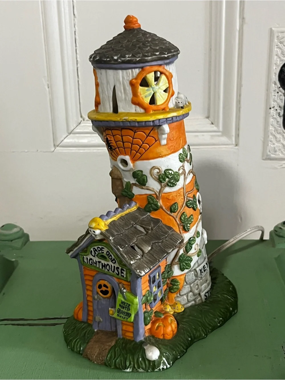 Widwest Halloween Cape Odd 19569-7 Ceramic Haunted Lighthouse Lamp